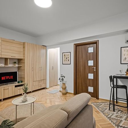 Earthy Escape - Central Apt With Balcony ブカレスト エクステリア 写真