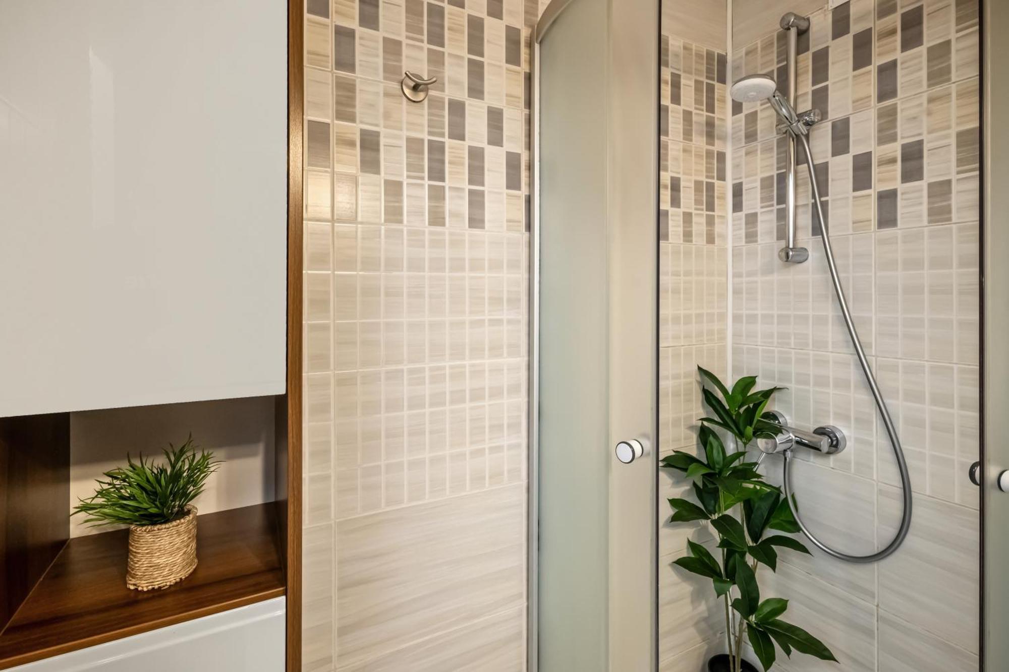 Earthy Escape - Central Apt With Balcony ブカレスト エクステリア 写真