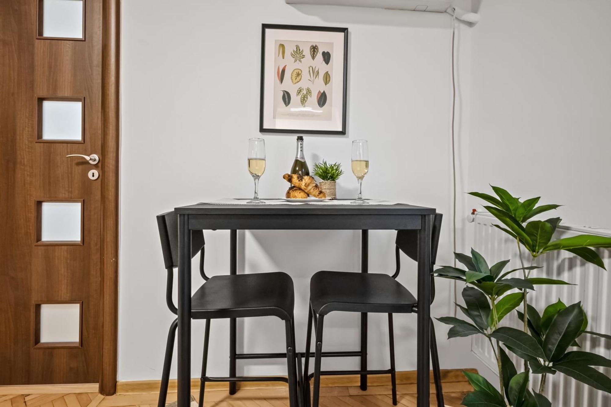 Earthy Escape - Central Apt With Balcony ブカレスト エクステリア 写真